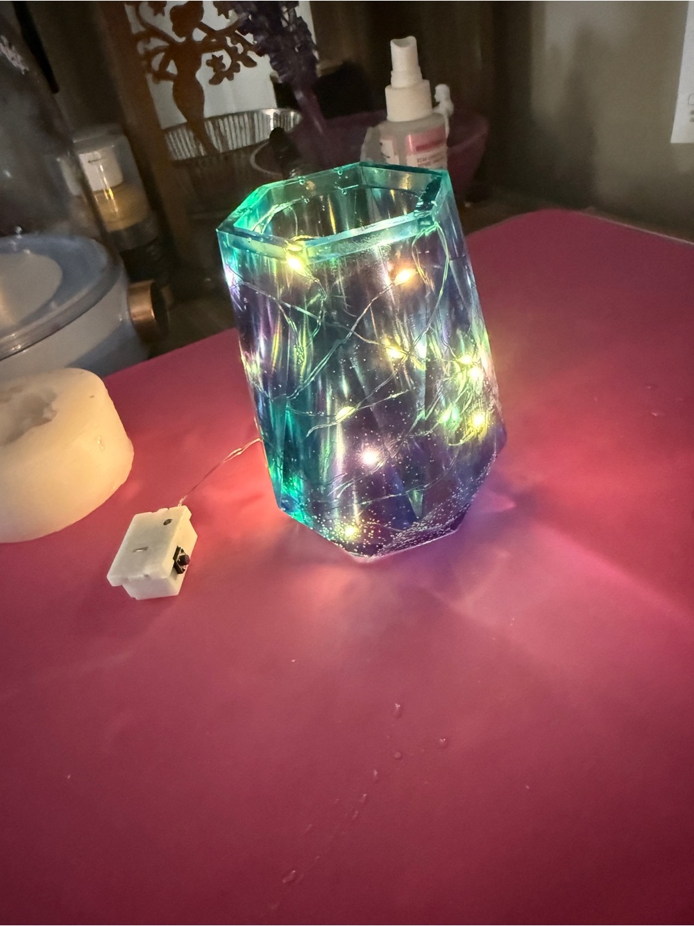 vase with embedded lights into the resin - Picture 4 of 9